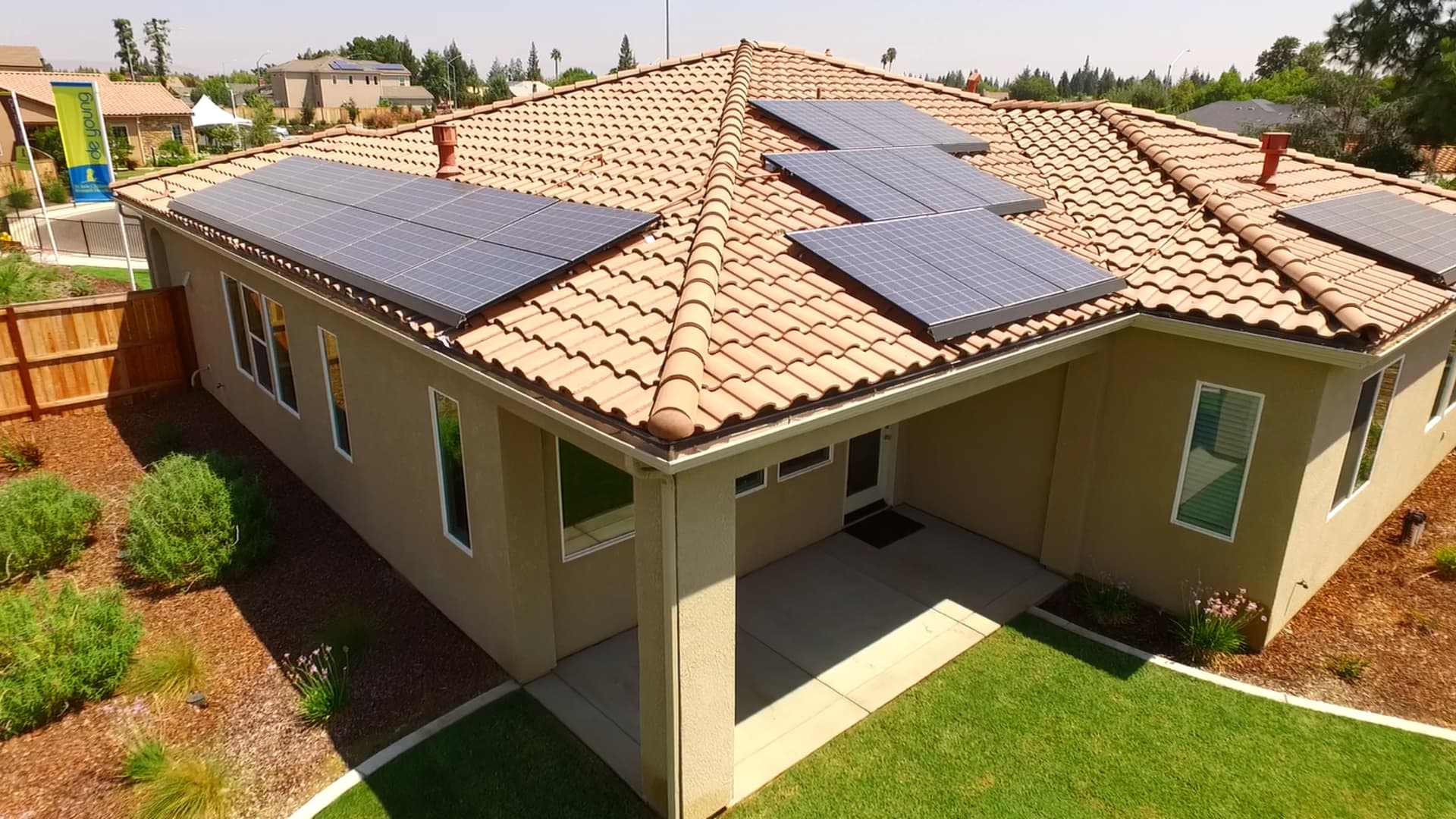 Solar in California continues to be a smart financial move for homeowners who want long-term control over rising energy costs. Even without the former 30% tax credit, solar in California delivers strong value thanks to high utility rates, time-of-use pricing, and modern battery storage options that protect you from peak-hour charges.